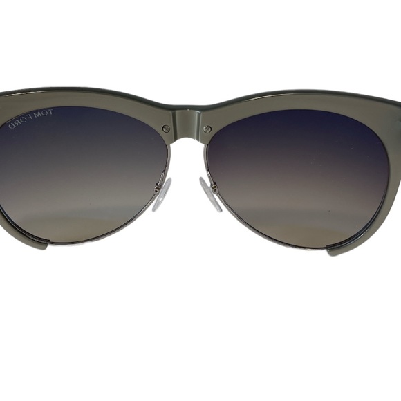 Tom Ford Women’s Sunglasses TF365 Leona Cat Eye Grey Silver Lens Brown Gradient - Picture 5 of 13